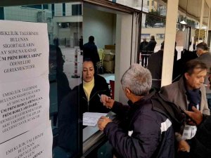 Eyt’liler İçin Bursa’da Örnek Uygulama...kurum Dışına Masa Kurdular, Kuyruğu Bitirdiler