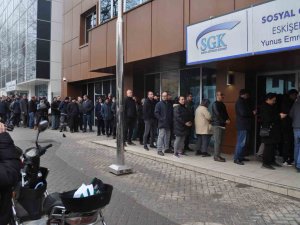 Sgk’nın Önünde Eyt Kuyruğu