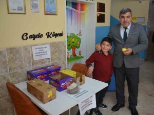 Kurduğu Minik Kantinde Sattığı Ürünleri Depremzedelere Bağışladı