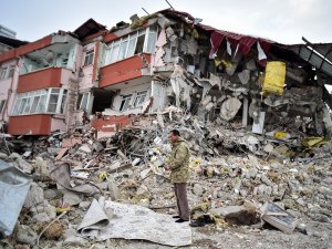 “Depremzedelere Öykülerini Anlatmaya Zorlamayın”