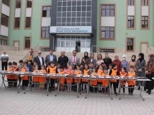 Depremzedeli Öğrencilere ‘Şehrimize Hoş Geldiniz’ Pastası