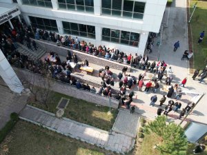 Beklemeye Değen Kuyruk