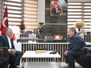 Büyükkılıç, Bünyan’dan Hem İstişare Toplantısı Yaptı Hem De Depremzedeleri Ziyaret Etti