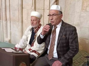 Tarihi Medresede Depremzedeler İçin Mevlid Okutuldu