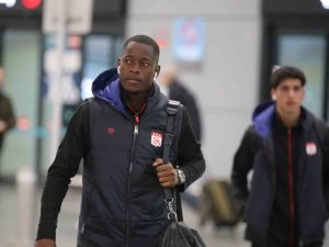 Sivasspor Kafilesi İ̇stanbul’a Ulaştı