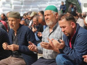Depremin Yıktığı Kahramanmaraş’taki 4’üncü Cuma Namazı Havadan Görüntülendi