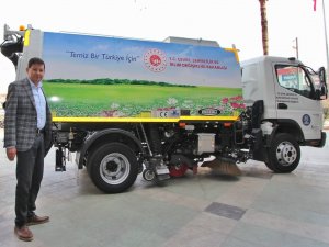 Nazilli Belediyesi’ne Bakanlıktan Yol Süpürme Aracı