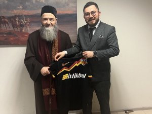 Cübbeli Ahmet Hoca’ya Kayserispor Forması Hediye Edildi