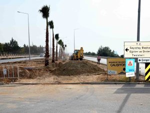 Manavgat Belediyesi’nden Çevre Yoluna Modern Sulama Sistemi
