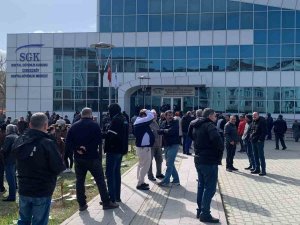 Çerkezköy’de Eyt’liler Sgk’ya Akın Etti