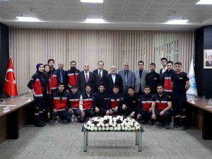 Arama Kurtarma Çalışmalarına Katılan Öğrencilerden Rektör Karamustafa’ya Ziyaret