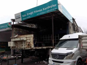 Kriko Kırıldı, Minibüs İle Dorsenin Arasında Sıkıştı
