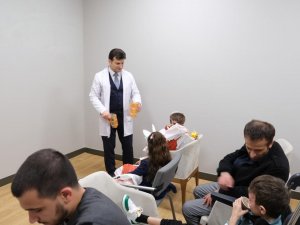 Tedavileri Süren Depremzede Çocuklar İçin Hastanede Sinema Etkinliği