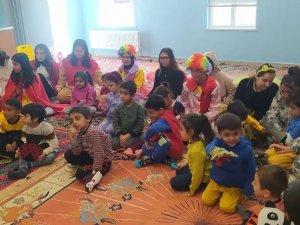 Burdurlu Lise Öğrencileri Depremzede Çocuklar İçin Yüz Boyama Etkinliği Düzenledi