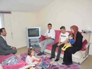 Kaymakam Okumuş Depremzede Aileyi Ziyaret Etti