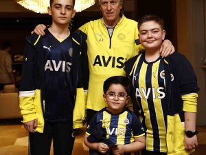 Depremzede Kamilcan’a Fenerbahçeli Oyuncularla Bir Araya Geldi