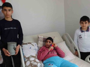 Yaşları Küçük Ama Gönülleri Büyük, Kumbaralarını Depremzedeler İçin Bağışladılar
