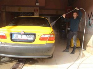 Depremin Tozlu İzleri Oto Yıkamacılarda Siliniyor