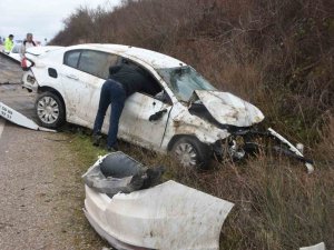 Kaygan Yol Kazaya Sebebiyet Verdi: 2 Yaralı