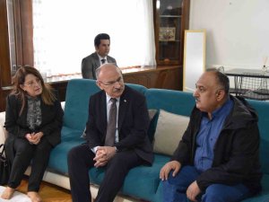 Vali Karadeniz Ve Eşi Zehra Karadeniz Depremzedelerin Taleplerini Dinledi