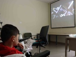 Hastane Odasını Sinema Salonuna Çevirdiler