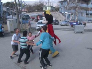 İ̇stanbul Bahçelievler Belediyesi Depremzede Çocuklar İçin Köy Köy Geziyor