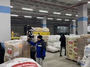 Ümraniye Belediyesi’nden Konteyner Kent İçin “Bir Koli De Sizden Olsun” Kampanyası