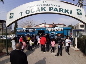 Sinop’tan Gelen Tiyatro Ekibi Çocuklara Moral Veriyor