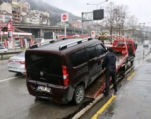 Trabzon'da Rize plakalı aracın da karıştığı zincirleme trafik kazası 5 yaralı