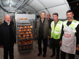 Başkan Çolakbayrakdar; “Mobil Fırın İle Her Gün 16 Bin Sıcak Ekmek Dağıtıyoruz”