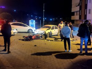 Otomobil İle Motosiklet Çarpıştı: 2 Yaralı