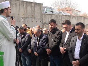 Enkazdan Yaralı Olarak Çıkartıldıktan Sonra Hastanede Hayatını Kaybeden 10 Yaşındaki Erva Toprağa Verildi