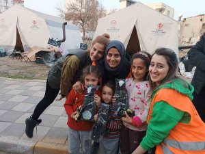 Şanlıurfa’da Üretilen Bez Bebekler Depremzede Çocuklara Hediye Edildi