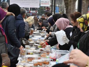 Burada Satılan Her Şey Depremzedeler İçin