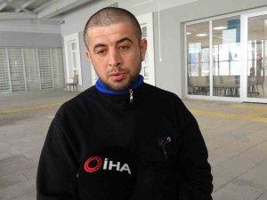 Hataylı Depremzede:" Enkaz Altında İnsanları Görünce Şuurumu Kaybettim, Oturdum Ağladım"