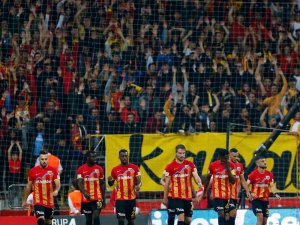 Kayserispor Taraftarından Çamlı’ya Destek, Ali Koç’a Sitem