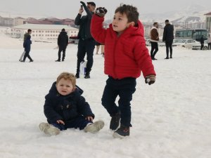 Depremzede Çocuklar Bitlis’te Kar Keyfi Yaşadı