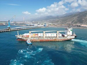 Katar’ın Gönderdiği Yaşam Konteynerlerini Taşıyan İki Gemi İ̇skenderun’a Ulaştı