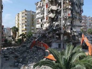 Osmaniye’de Acil Yıkımı Kararlaştırılan 469 Binadan 206’sı Yıkıldı