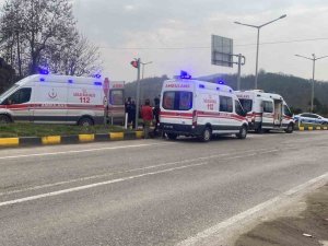 Tır Sürücüsü Depremzedeleri Taşıyan Araca Çarptı: 7 Yaralı