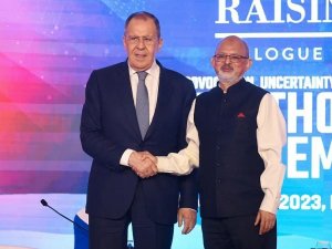 Rusya Dışişleri Bakanı Lavrov Alay Konusu Oldu