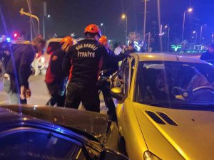 Kırmızı Işıkta Geçen Otomobil Kazaya Neden Oldu: 4 Yaralı