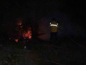 (Zonguldak) Nehir Kenarında Yakılan Ateş Örtü Yangınına Dönüştü