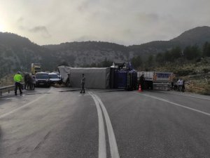 Antalya’da Zincirleme Trafik Kazası: 2 Yaralı