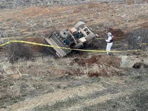 Afyonkarahisar’da Ağaç Çukuru Kazarken Devrilen Kepçenin Operatörü Hayatını Kaybetti