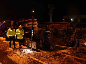 Kayseri’de Feci Kaza: Yanan Tırın Sürücüsünü Polis Kurtardı