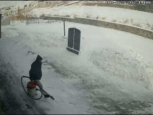 Kars’ta Camilerin Ses Sistemlerini Çalan Hırsız Önce Kameralara Sonra Polise Yakalandı