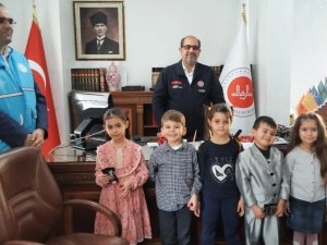 Karaman’da Minikler Kumbaralarını Depremzedelere Bağışladı