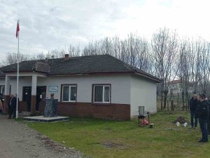 Yeni Mahalle Muhtarını Seçmek İçin Sandık Başına Gitti