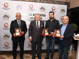 Başkan Sarı’dan Nefes Derneği Bağışçılarına Teşekkür Plaketi